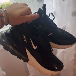 Women’s Nike airmax 270’s size 8